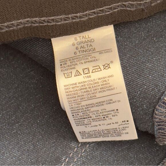 Old Navy Mid Rise Slimming Effect Waistband Super Skinny Jeans Size 6 Tall NWT - Picture 12 of 12